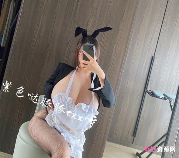 虎牙超高人气的高品质超极品美人童小芯（紫色哒豚豚）最新写真+视频图散播稀缺合集_744M_百度云