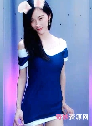 《虎牙性感女主播小小兔的梦想之旅:令人眼前一亮的颜值、性感头发和不露脸的网红身材》