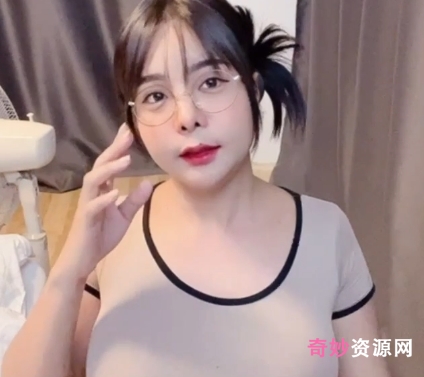 沉浸在美的魅力中:网红Yoshithunchanok的视频集