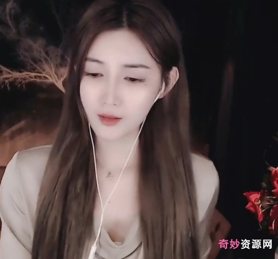 精彩视频虎牙小太阳贼小合集33V-2G百度云:A失眠R小太阳贼小的助眠直播,灵动表情、性感身材、幽默骚味、宠物猫的温馨互动,让你融化在她的声音中!