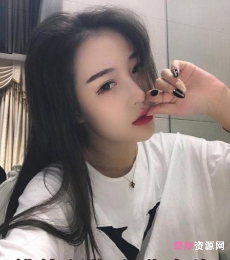 杜雨含18岁抖音网红翻车写真：长春含猪蹄子JK黑丝OL女仆