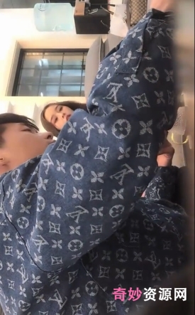 大神约良家,牛仔裤性感,叫声很迷人