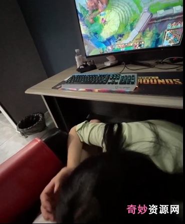 [转载搬运]+新作上边玩游戏+下边给我口+强C喷泉+内释暴怒+高+[1V+641MB][百度盘]