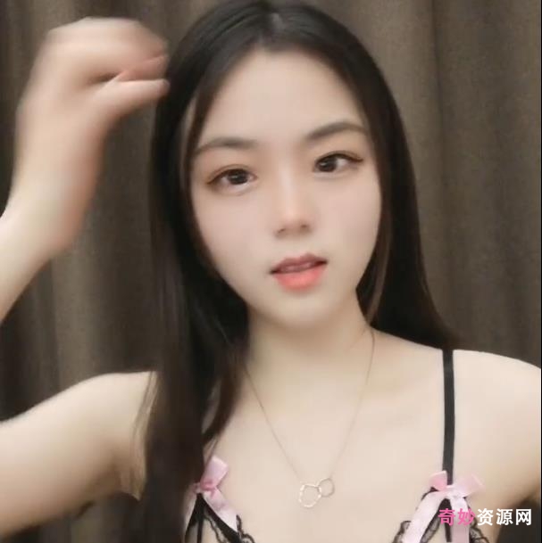 推荐清纯甜美小美女1V1.3G视频,颜值身材皆令人惊艳!