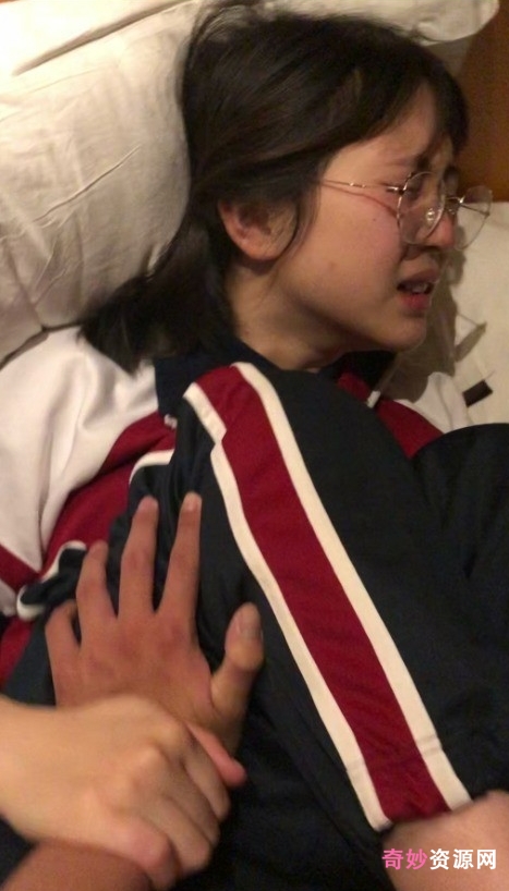 眼镜学妹表演青春魅力,54V1.7G最全合集BT下载