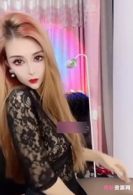 “网红热舞1V1群尺度合集，娇妻舞蹬快手精彩表演”