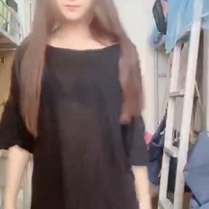 大四妹子王力宏：宿舍珍藏12v4.16g神秘设备，百度文库资料收藏不停