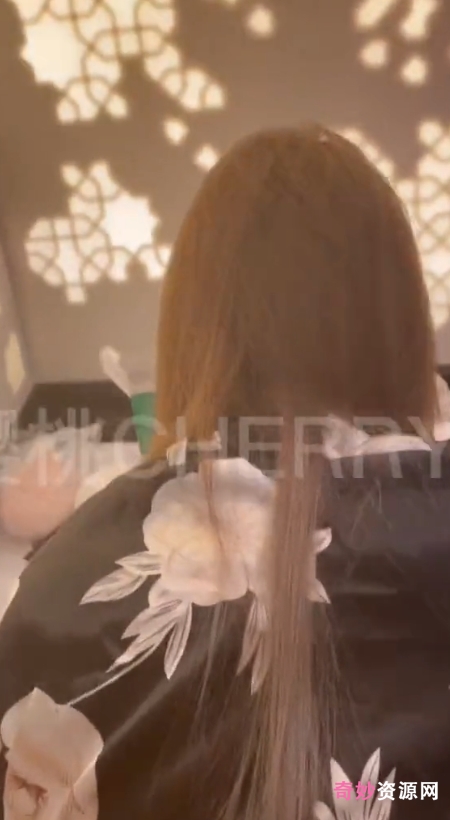 [自行打包]+女神齐B短裙的优点就是+随时掀起裙子+就可以让爸爸擦进+...+[12v+1.02g][百度盘]
