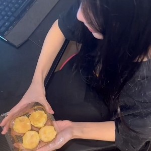 电报群盛宴：可爱老哥与小狗堂妹的不明液泡芙之战