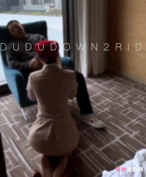 《DuDu的高空搭讪：3个火热视频，大小惊艳！》