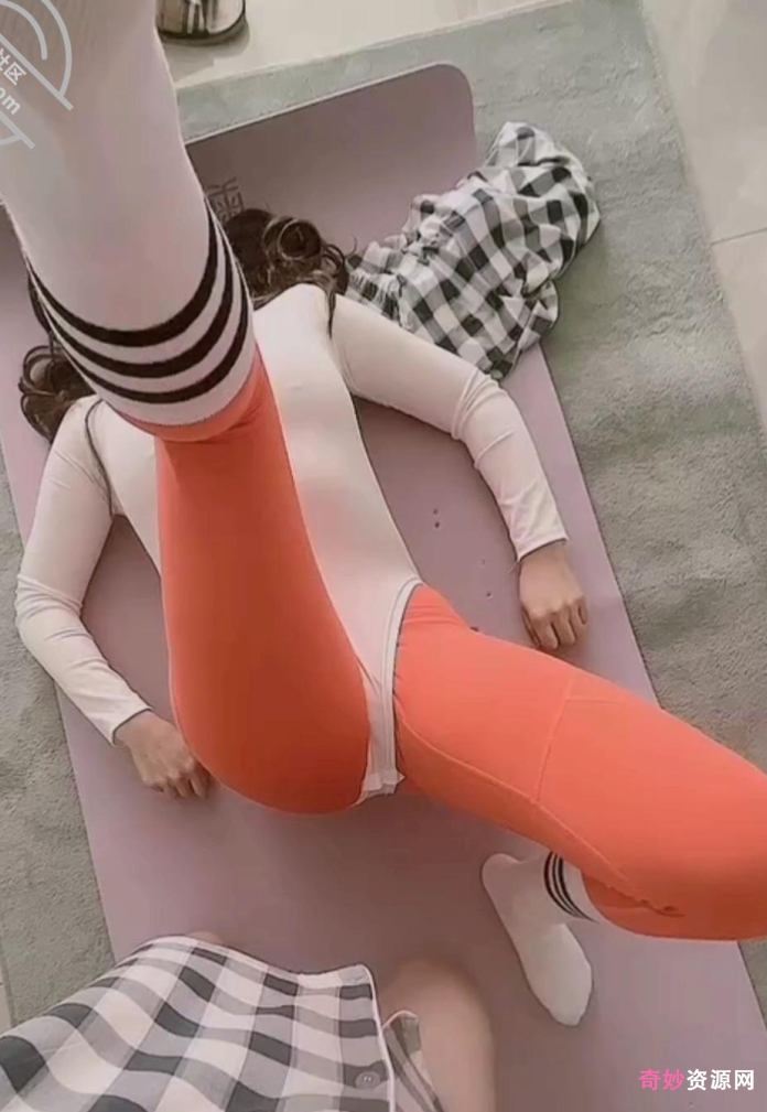 自行打包百度盘瑜伽妈妈合集5V238P800M,练习一字马束缚互动