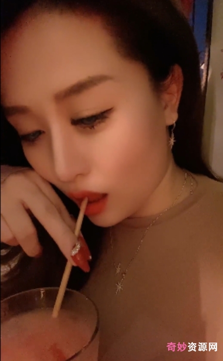 1.4G抖音牛奶秋刀姨5部真人秀反差合集太勾魂