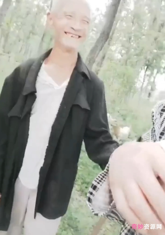 小美大罩杯户外视频合集1V某音459m丰满少妇老头团建