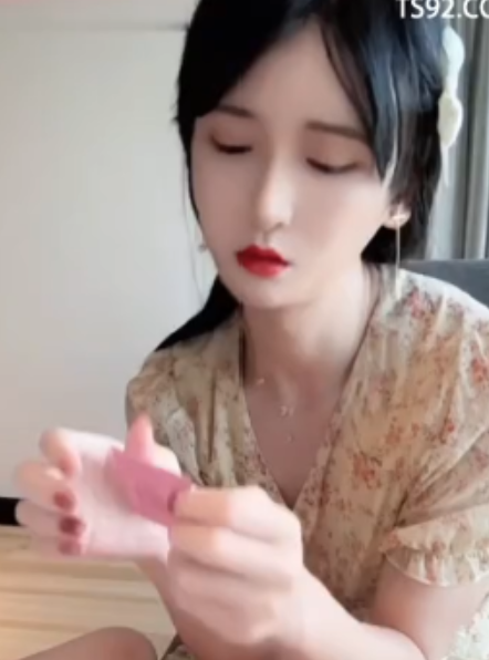 荼蘼TS伪娘绝密福利1V688MB付费群展示