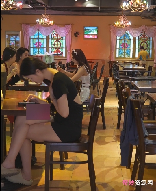 抖娘猫爪拍摄抄底1部292.8MB绝