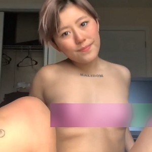 raisinslut亚裔女神怼脸特写1.53GS曲线太撩人