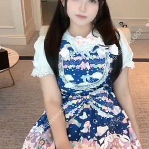 推特小亦无敌122V热舞集377MB够润