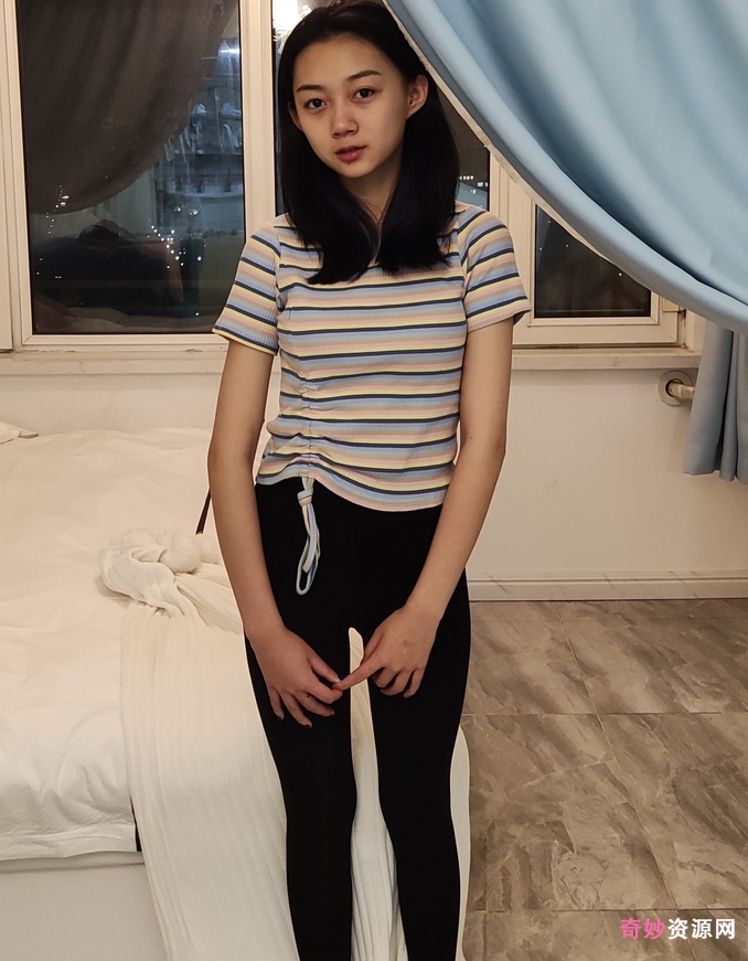 推特刘兵约拍优质套图30套19.5g