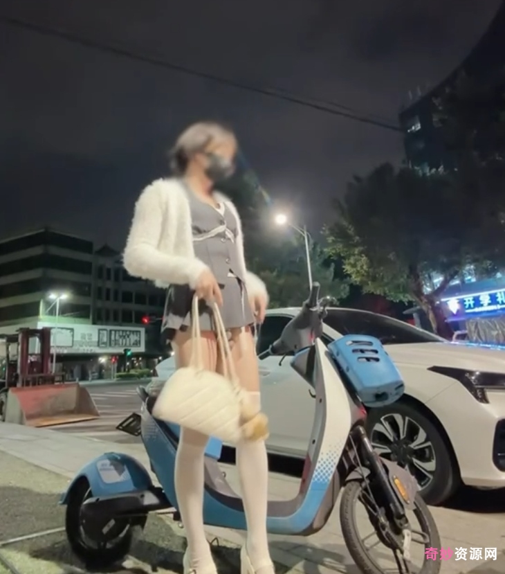 mikixka户外展示2v300m网盘伪娘超诱惑