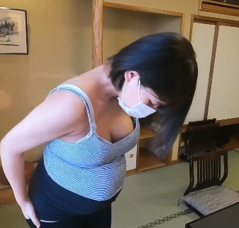 火辣18岁孕妇温泉旅馆互动自制合集30部150G