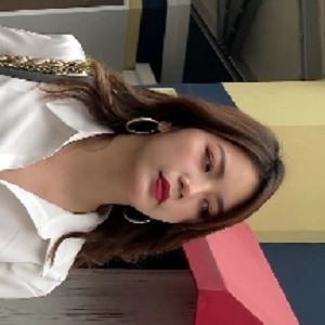 胖臀长腿美女白色连衣裙视频1部7.97G身材辣翻
