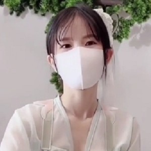 优质身材网红碧水瑶透视给力佳作1V1220M某房热传