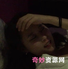 云盘泄密完美身材小娜酒后三人游3V893M迷人至极