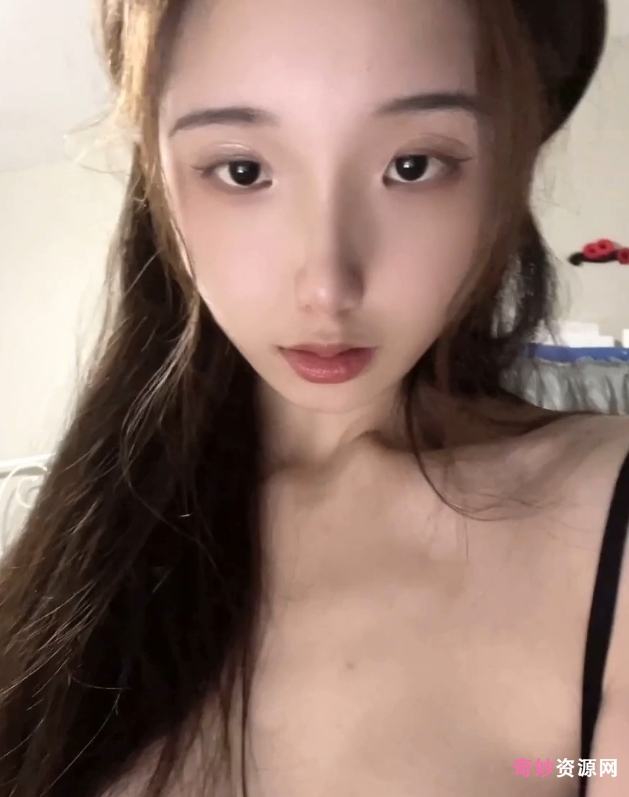 果冻小姐反差私拍9V222M甜美妹子隐藏另一面