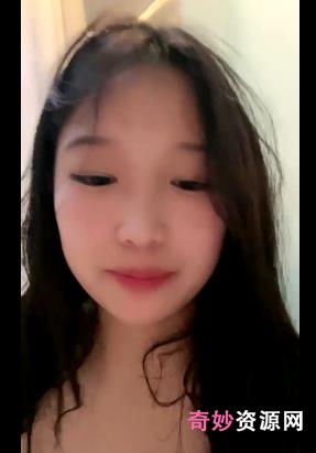 1.2G反差稀缺某花清纯榨汁机美女约P友互动2V